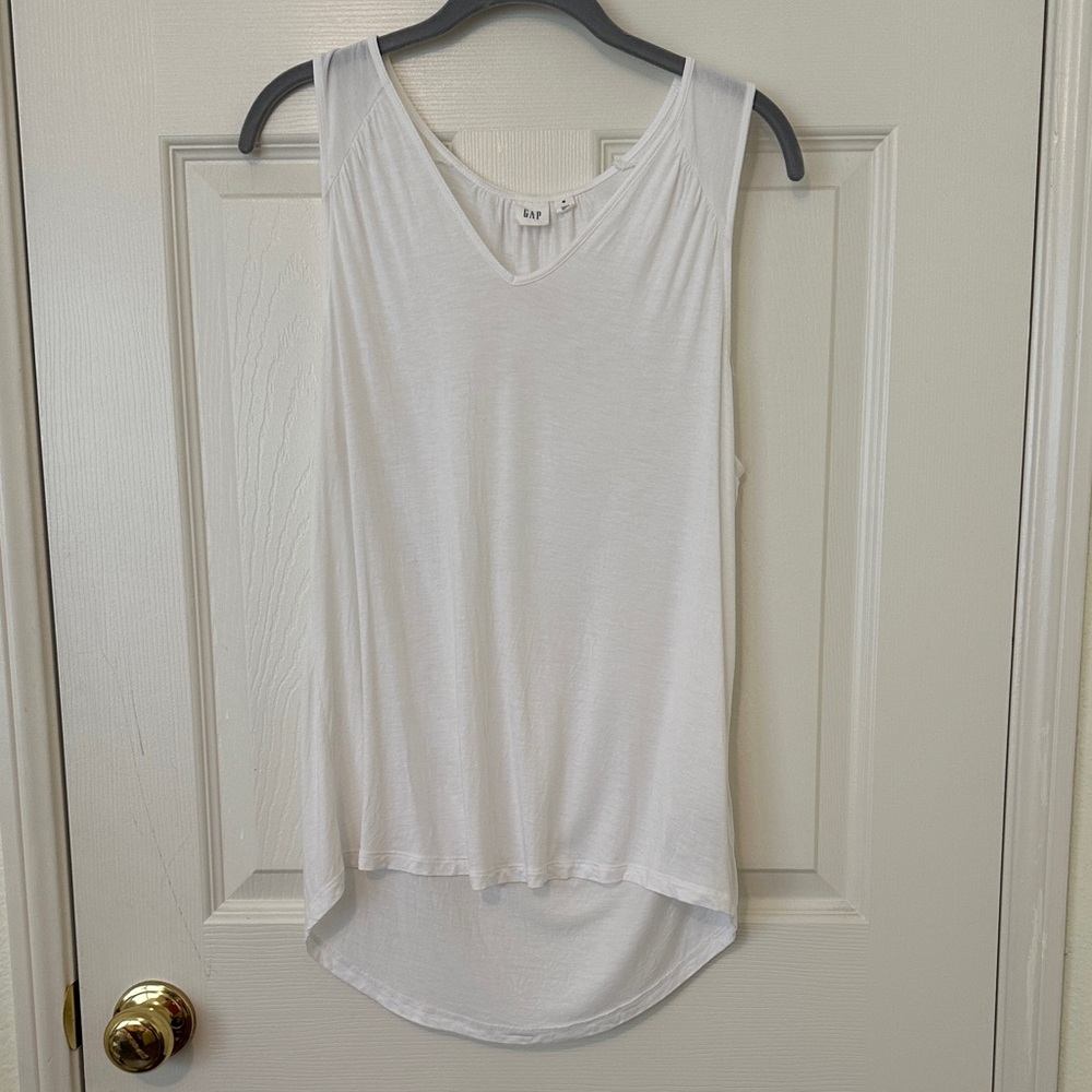 GAP White Sleeveless Tank Top